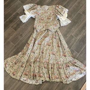 VICTORIAN Floral & Lace Print Floor Length 2 Piece Outfit